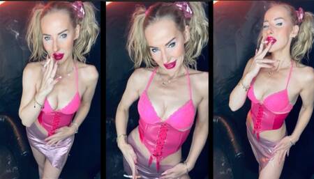 Sexy Marlboro 100 smoking