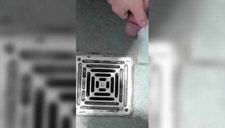 Berrybutt Bathroom Piss Marking