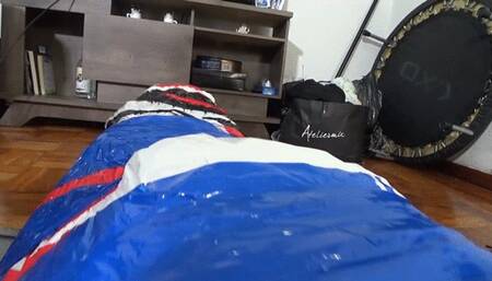 BRUNETTE PRINCESS MUMMIFYING A SLAVE AND PUTTING HIM IN A SMOTHER BOX PART 1 BY SCARLET WIND AND DANIEL SANTIAGO CAM BY ALINE FULL HD