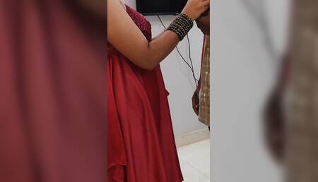 Indian Mumbai Tailor Fucks His Customer in Home