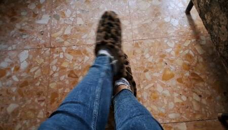 LEOPARD PRINT HOME SLIPPERS AND PINEAPPLE SOCKS