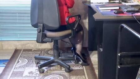 Secretary Seduces the Boss with Her Feet in Pantyhose
