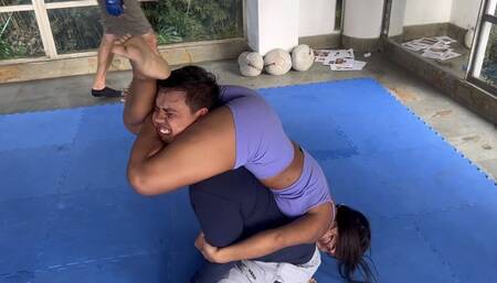 Competitive Headscissor Challenge - Latina Bubble Butt Leidy vs David