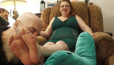 Bettie Brickhouse Has Nibblish Feet!