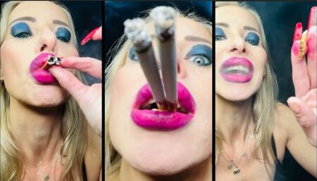 I smoke 2 Marlboro 100 close up