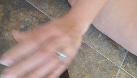 Hand measuring and basketball