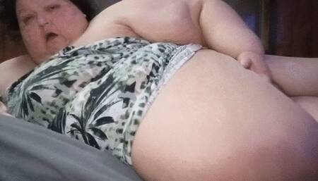Huge thighs and belly play