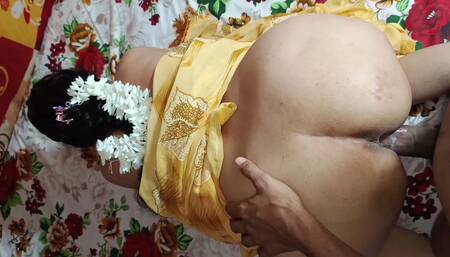 Beautiful Indian Bhabhi Pissing with Sex Hindi Audio