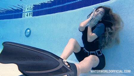 Annik Pool Diving