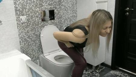 You sit on the toilet doing big things and fart a lot (Part 5) MP4 HD 720p