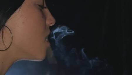 SMOKING HANDY NOSE EXHALES