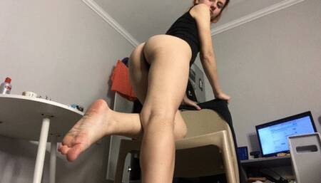 Wrinkled soles and sexy ass!