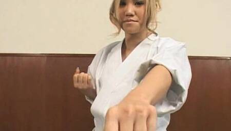 SDMS-653 女格闘家VSレイプ魔 美人格闘家崩壊編