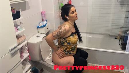 Video call with my fans and farts in the toilet