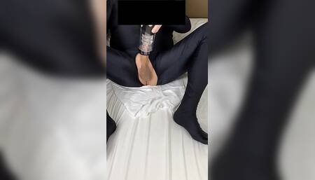 Black Catsuit, Great Cumshot Using Fuck Machine