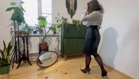 Toe tapping in high heels mpeg