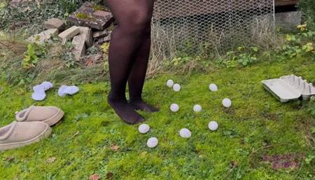 Sneaker-Girl Mia Moon - Eggs Crush with Nylons