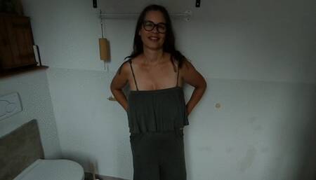 Shaking my boobs and my booty (2024) (MP4)