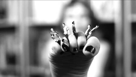 Bia Roman Is The Boss: Today You Will Be The Foot Goddess's Toy