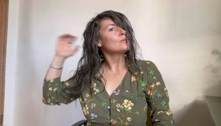 dry her beautiful hairs with hair dryer mov