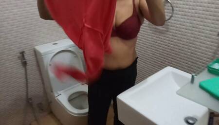 Sexy Miya Undress Pee and Bathing in Home Recorded by Hubby