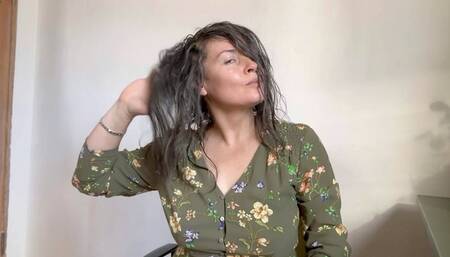 dry her beautiful hairs with hair dryer