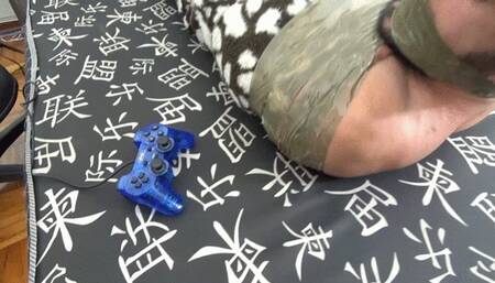 HOT GAMER DOMINATION WITH FARTS BY VITORIA VONTESSE AND DANIEL SANTIAGO (CAM BY ALINE) FULL HD