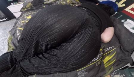 Farting im loose pants