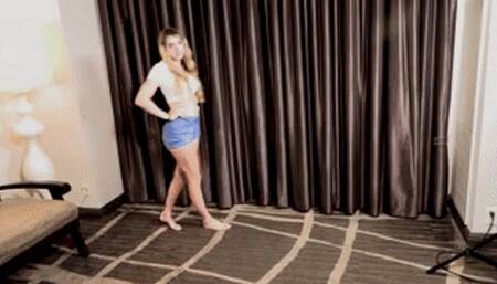 London Evans Lick and Kiss The Floor For Big Step-Sister (4K MP4)