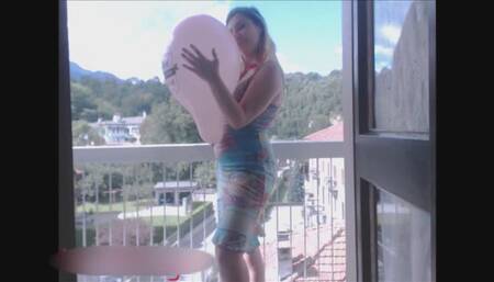 Non Pop Balloon Inflation with a View