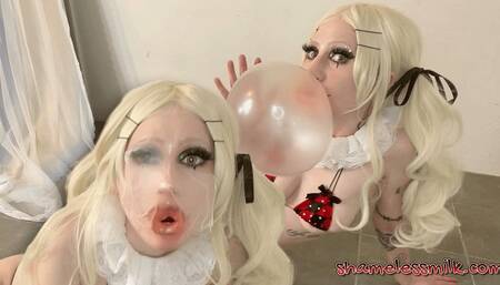 Harley Quinn Bubblegum Blowing & Popping