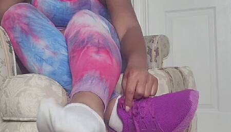 gym crush makes you worship her feet