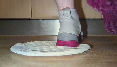 Nike Metcon preparing slave meal,