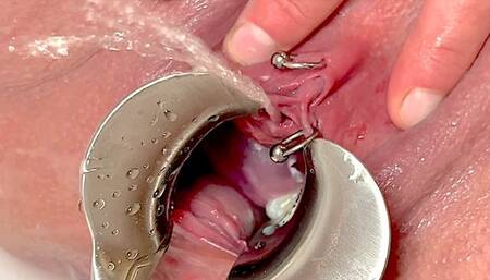 Strong Stream PEE from my spread out Pussy by Speculum (wmv)