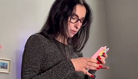 Real Estate Agent Inna's Frenetic Dipping and Shoeplay - 1080 Mobile