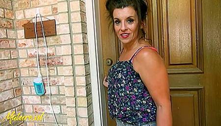 Housewife Clip With Prurient From - Vivianne