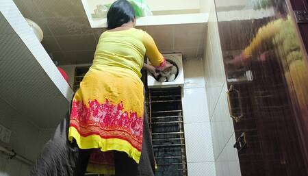 I See My Aunty Cleaning the Room After That I Hugged Her and Started Fucking Her Ass