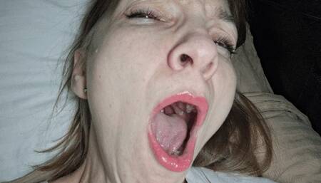 YAWNING CLOSE UP 5 M