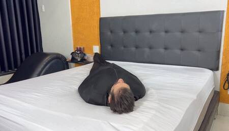 INTERACIAL GODDESS SITTING AND CONTROL THE SLAVE Part 1 By SCARLET WHITE, BRUNA PAZ AND DANIEL SANTIAGO CAM BY ADENIA FULL HD