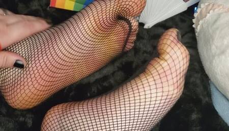 rubbing trans feet in fishnets