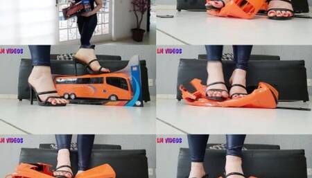 CRUSHING MY GIFT - GODDESS LETICIA MILLER - EXCLUSIVE LM VIDEOS DECEMBER 2024 - CLIP FULL VERSION