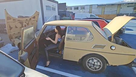 Hard cranking with open hood and trunk HD