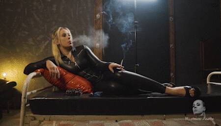 Smoker Anette in stiletto heel pumps FHD MP4