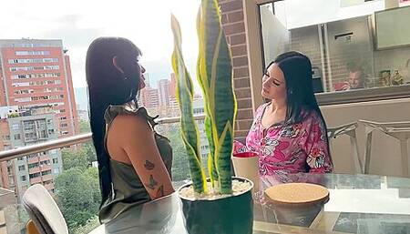 El Novio De Mi Mejor Amiga Nos Descubre Follando Y Hace Que Chupemos Su Gran Verga-ambar Prada
