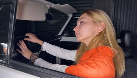 Felony traffic stop for escaped inmate Savannah in shackles