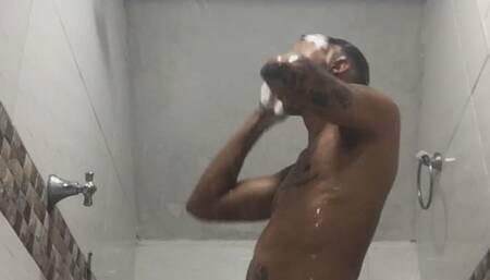 Tomo una deliciosa ducha