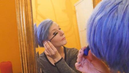 Clip 92A Amelia Punk Does Her Make-Up - WMV