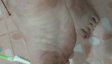 Toothbrush dirty feet ????