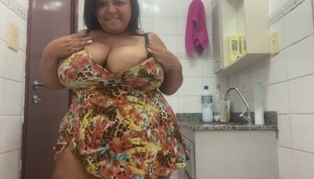 Bbw Naughty showing her big ass in the bathroom