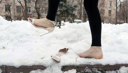 Snow Crush in High Heels, Walking on High Heels on Ice and Snow, High Heels Stuck in Snow